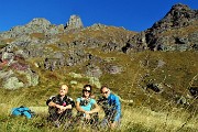 28  Immersi nella incontaminata Valle Pianella con Pizzo di Giacomo a dx  e Torrione di S. Giacomo a sx